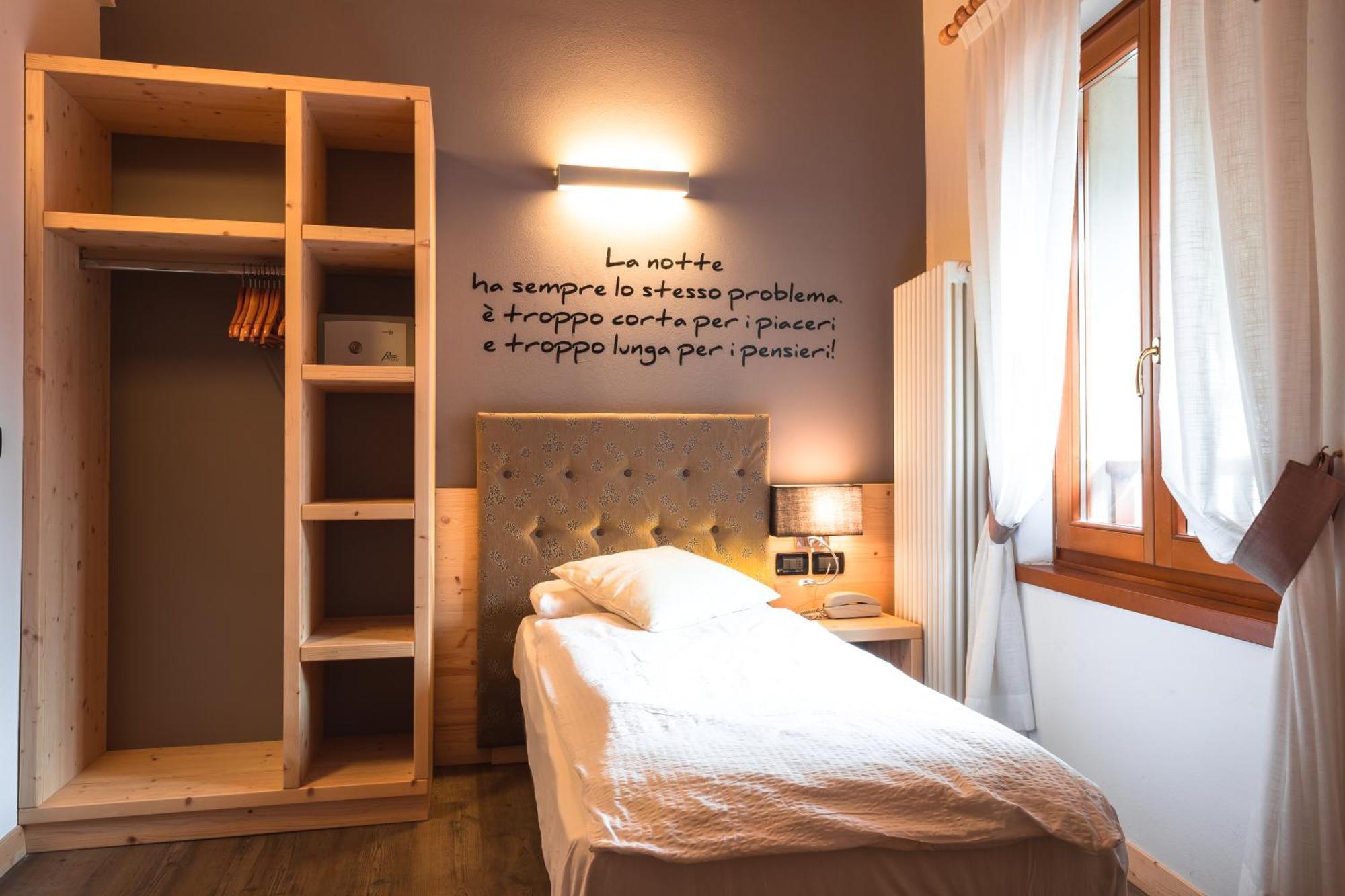Albergo Maggiorina เบซเซ็กกา ภายนอก รูปภาพ